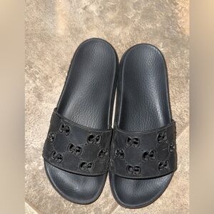 Gucci pool slides size 9